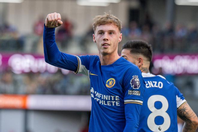 帅白龙罗超连KO四将，勇夺全国自由搏击75公斤级冠军！（帅白龙罗超连KO四将，问鼎全国自由搏击75公斤级冠军）