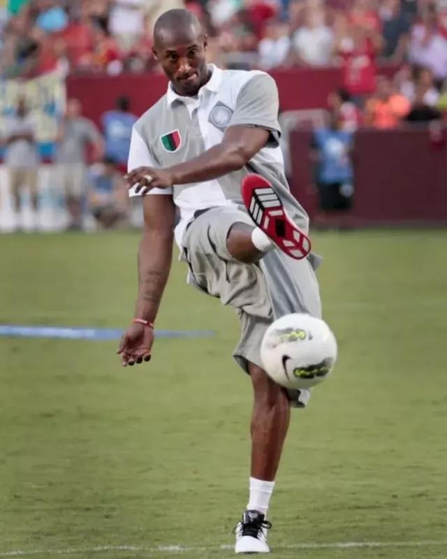 国王球队配合默契更强（国王队默契度更胜一筹）