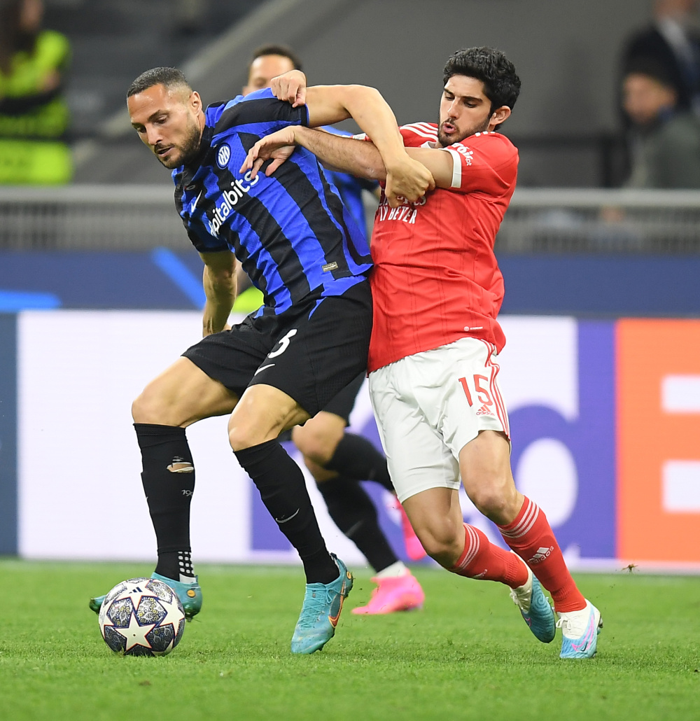 足球西甲榜首易主，冠军形势再变