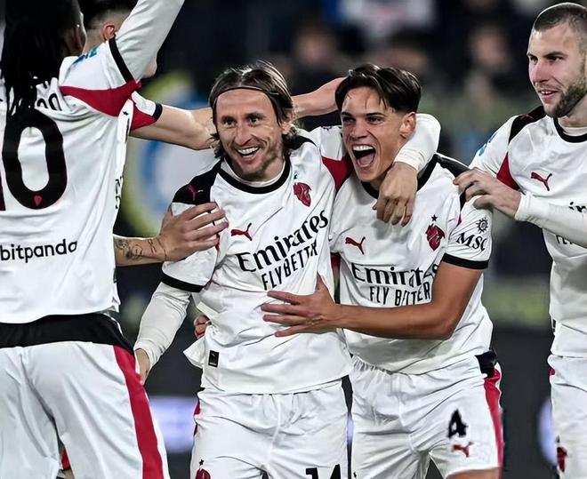 多纳鲁马：1-2之后我们就放弃了比赛，这绝对不应该发生（多纳鲁马直言：比分变成1-2后我们选择了放弃，这绝不能发生）