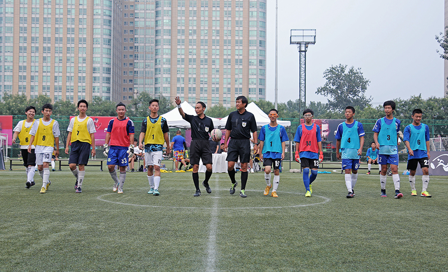 莱万：我经常带伤上场，肋骨骨折也硬撑；不着急决定未来（莱万：肋骨骨折也坚持出场，未来去留不急表态）