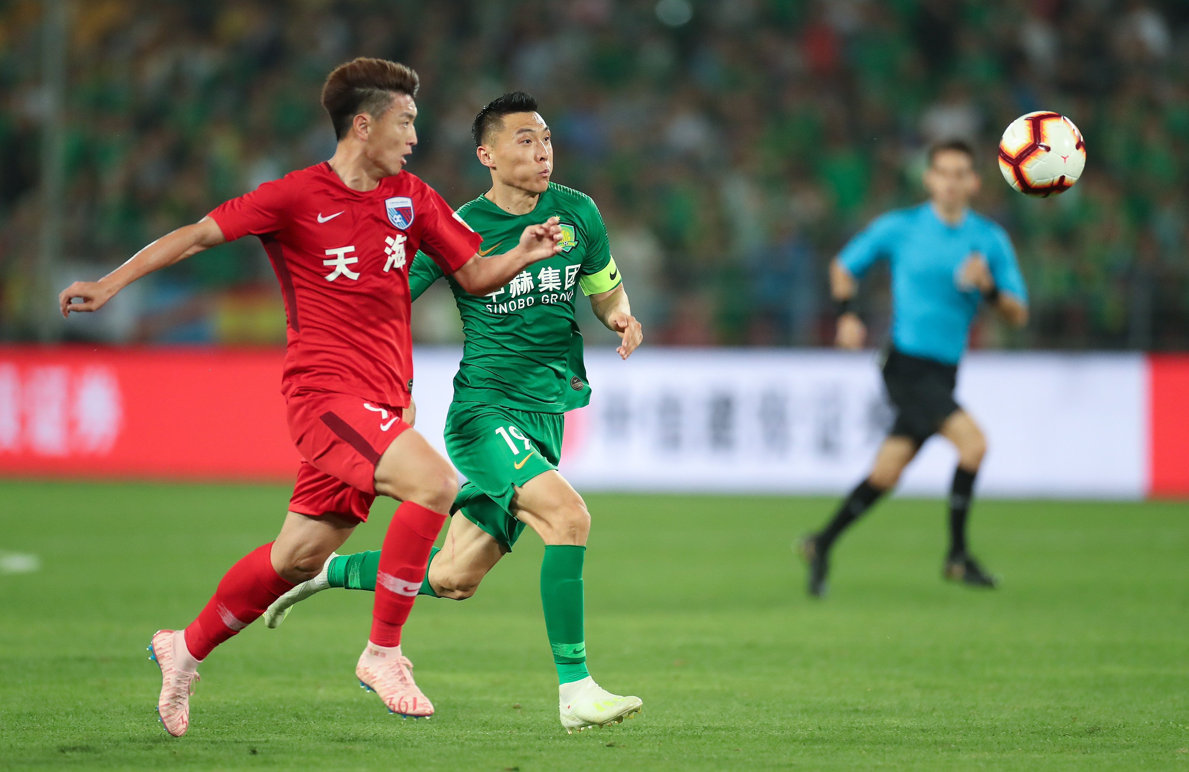 泰山纪念建队32周年，队史5次夺顶级联赛冠军，8次足协杯冠军（泰山队庆祝成立32周年：队史5夺顶级联赛桂冠、8捧足协杯）