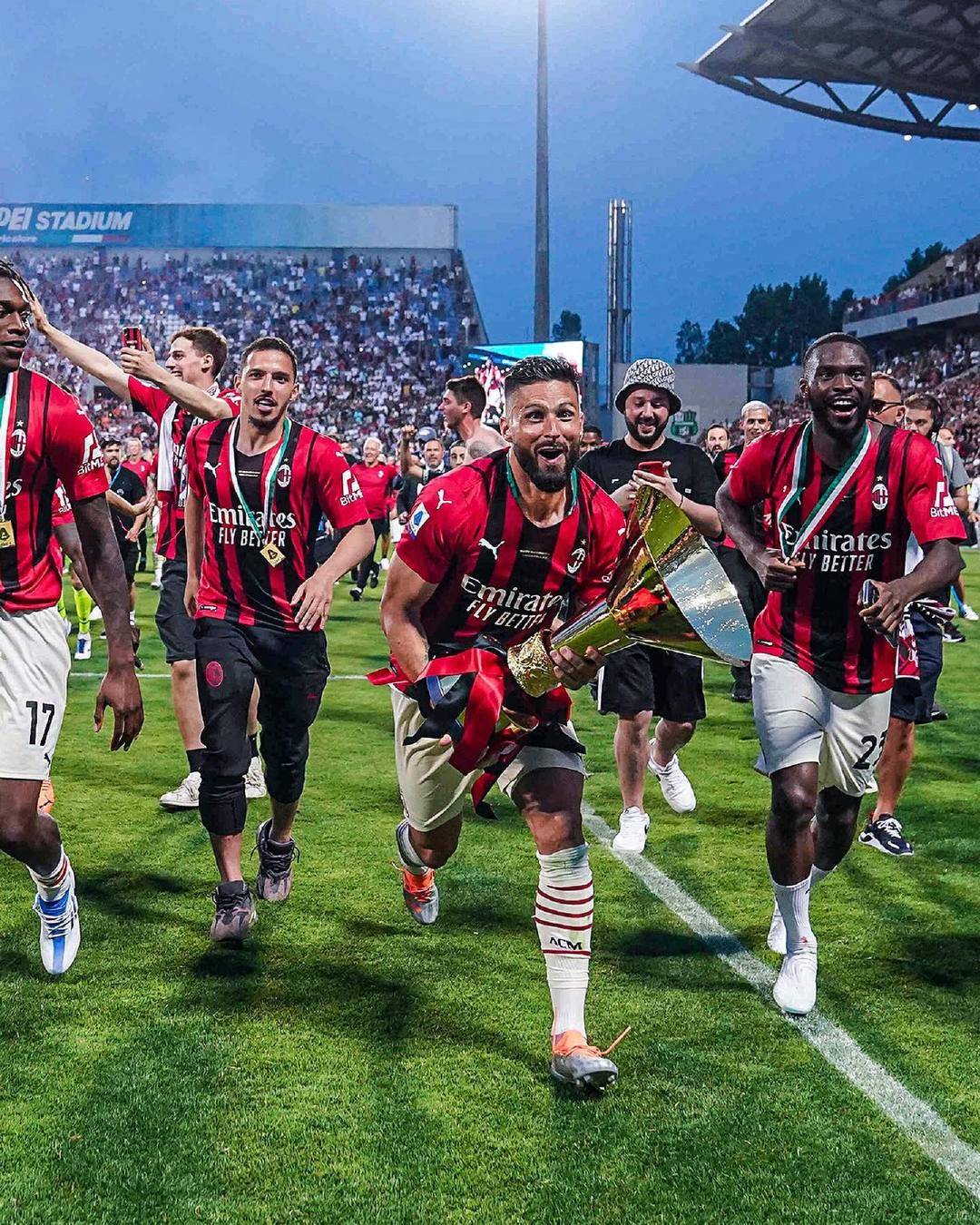 卡洛斯-奥古斯托：踢右路我也感觉良好，球队始终是第一位的（卡洛斯-奥古斯托：右路照样能踢，球队永远至上）