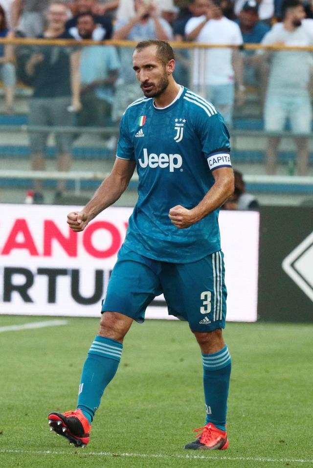 赫莱布的运球？简直是犯罪（赫莱布的盘带？堪称犯规级表现）