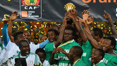 聋人篮球观赛：让我们挥动手语为运动员呐喊（看听障篮球，用手语为球员加油）