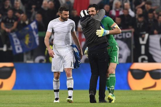 巴萨对阵贝蒂斯大名单：德容、费尔明回归，奥尔莫缺阵