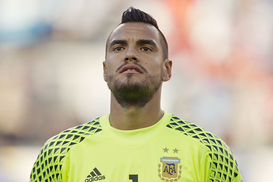 阿斯：利物浦拜仁领跑格伊争夺战，皇马因其高薪高签字费退出（阿斯：格伊争夺战利物浦、拜仁占优，皇马因薪资与签字费要求过高退出）