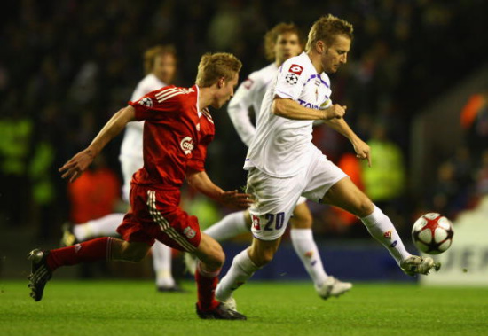 库蒂尼奥为小儿子庆祝生日，一家人身穿他效力过球队的球衣（库蒂尼奥为幼子庆生，全家身披其曾效力俱乐部球衣）