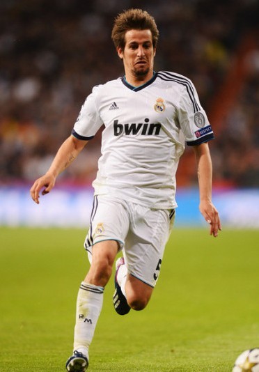 封神！62岁穆帅2射正绞杀64%控球，皇马决定欧冠生死？（62岁穆帅神级逆袭：2次射正克制64%控球，皇马将左右欧冠生死？）