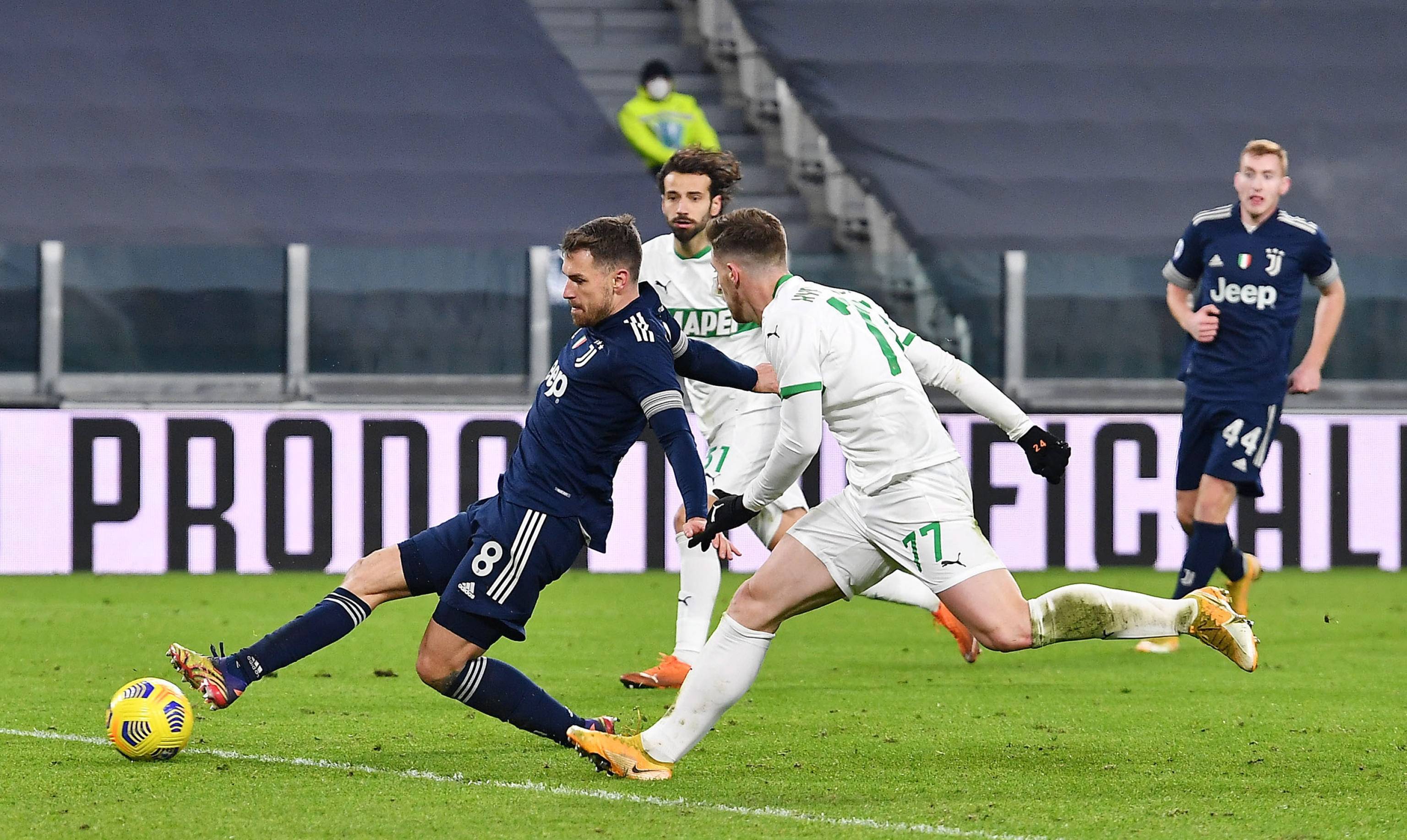 路易斯-迪亚斯本赛季德甲3次单场传射，同期五大联赛并列第一