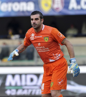 上任后首次露面，国足新帅邵佳一现场观战中国U22vs越南U22（履新后首次亮相，国足新帅邵佳一现场观战中国U22对阵越南U22）