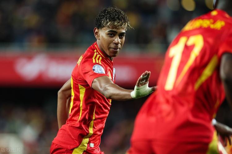 埃贝尔：说诺伊尔必须参加明年的世界杯？那只是我自己的观点（埃贝尔澄清：诺伊尔必须参加明年世界杯只是个人观点）