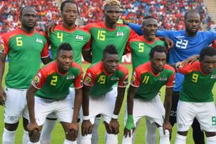 里昂15岁潜力中锋泽科维奇：崇拜哈兰德和DV9的左脚射手（里昂15岁中锋新星泽科维奇：左脚杀手，偶像哈兰德与DV9）