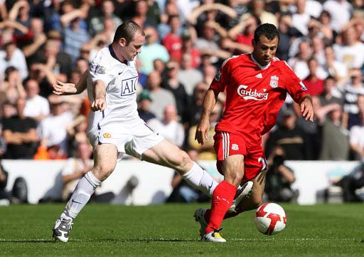 查理·哈迪（Charlie Hardy）等待5个月后终于签约曼联。（历经5个月等待，查理·哈迪正式加盟曼联）