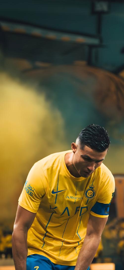 曼联无法复兴 阿莫林临场够差劲 主场1-1西汉姆联领先就乱换人（曼联复兴受阻：阿莫林临场调度遭质疑，主场1-1西汉姆，领先后换人失衡）