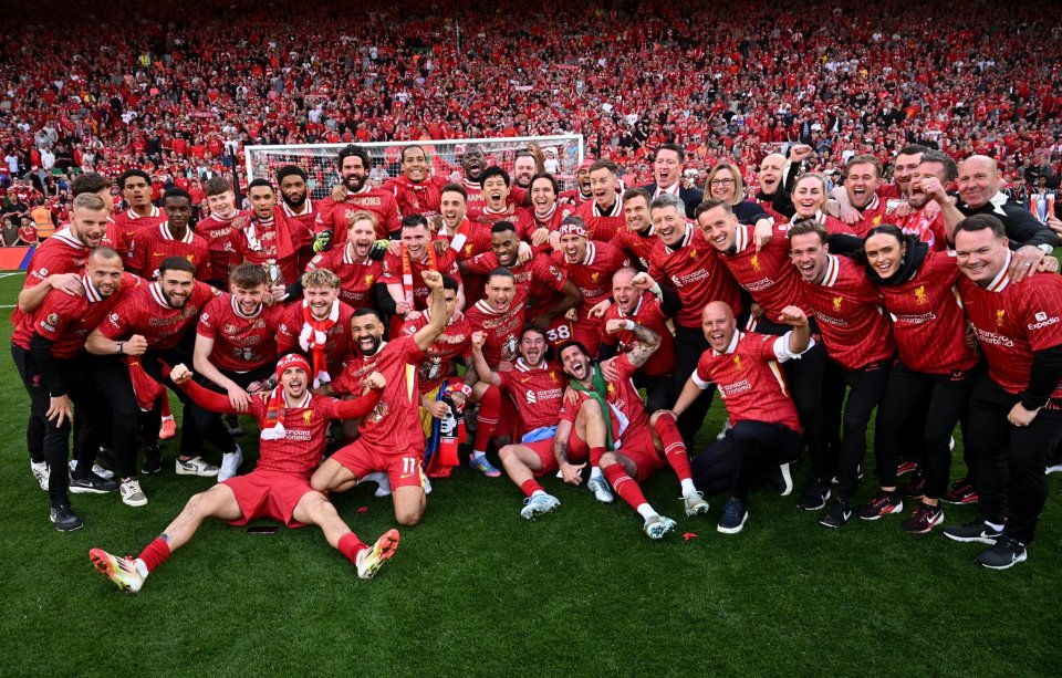 中外友人嗨玩匹克球（中外朋友畅享匹克球乐趣）